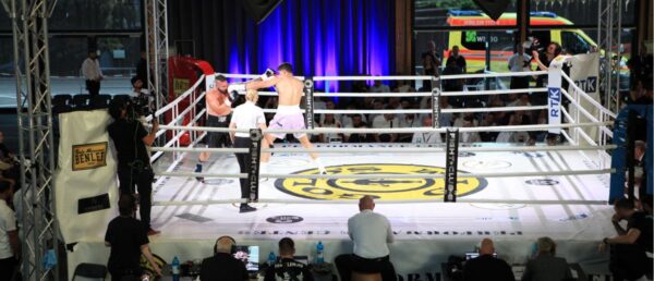 Technik trifft Kampfgeist: Golden Fight Night im Gold’s Gym Germany