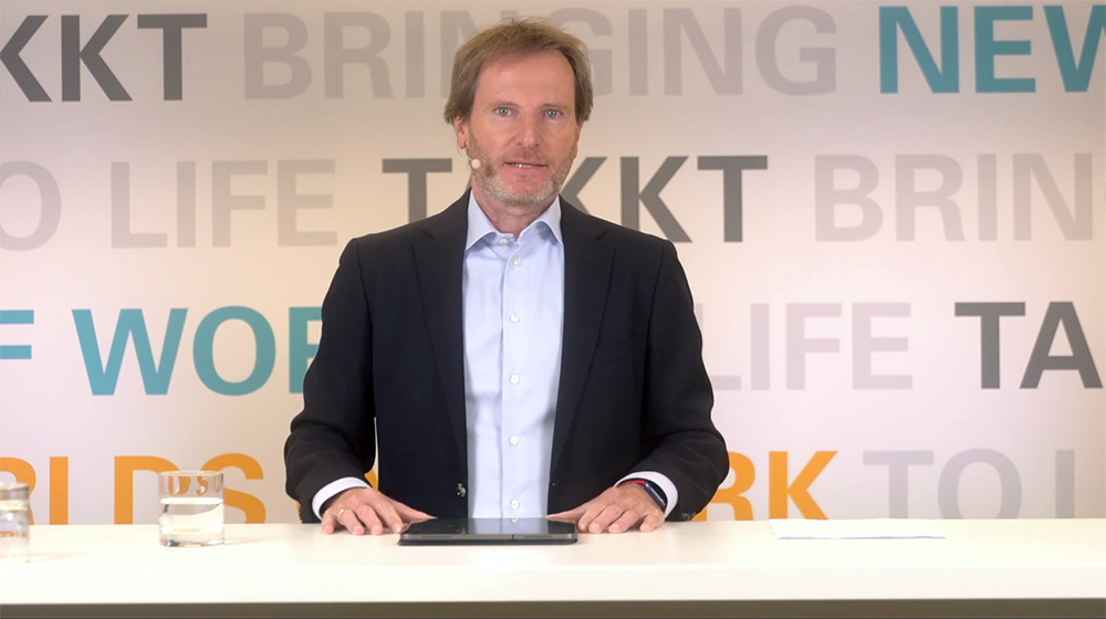 Bildschirmfottakktag_hv_versammlungsleitero 2022-07-29 um bear Versammlungsleiter moderiert TAKKT Hauptversammlung 2022 im professionellen Livestream-Setup