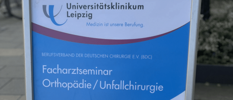 Werbeschild für Facharzt seminar Orthopädie/Unfallchirurgie am Universitätsklinikum Leipzig mit BDC-Logo