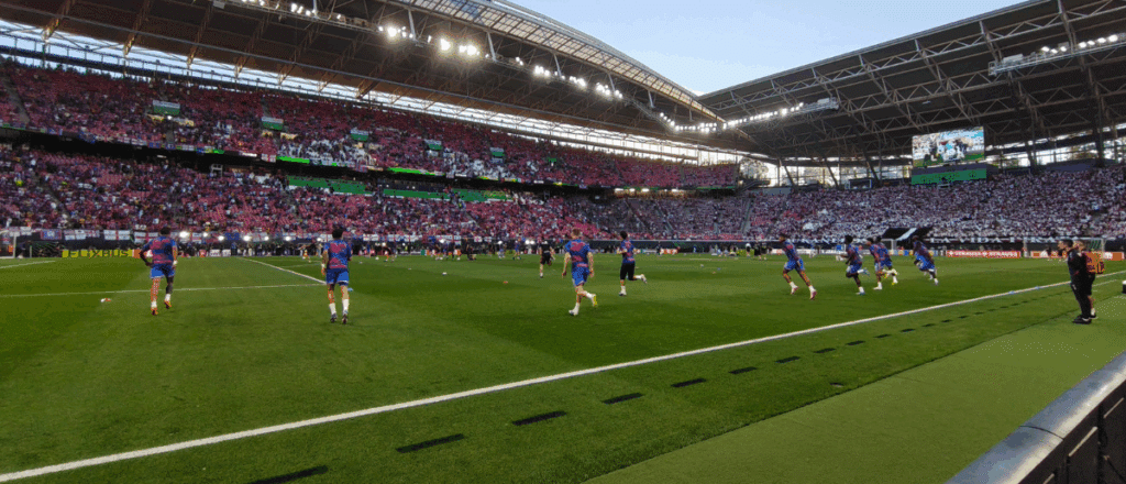 UEFA Conference League Finale – LED-Banden und Eventtechnik von NC3 LED-Banden am Spielfeldrand beim UEFA Conference League Finale, betreut von NC3