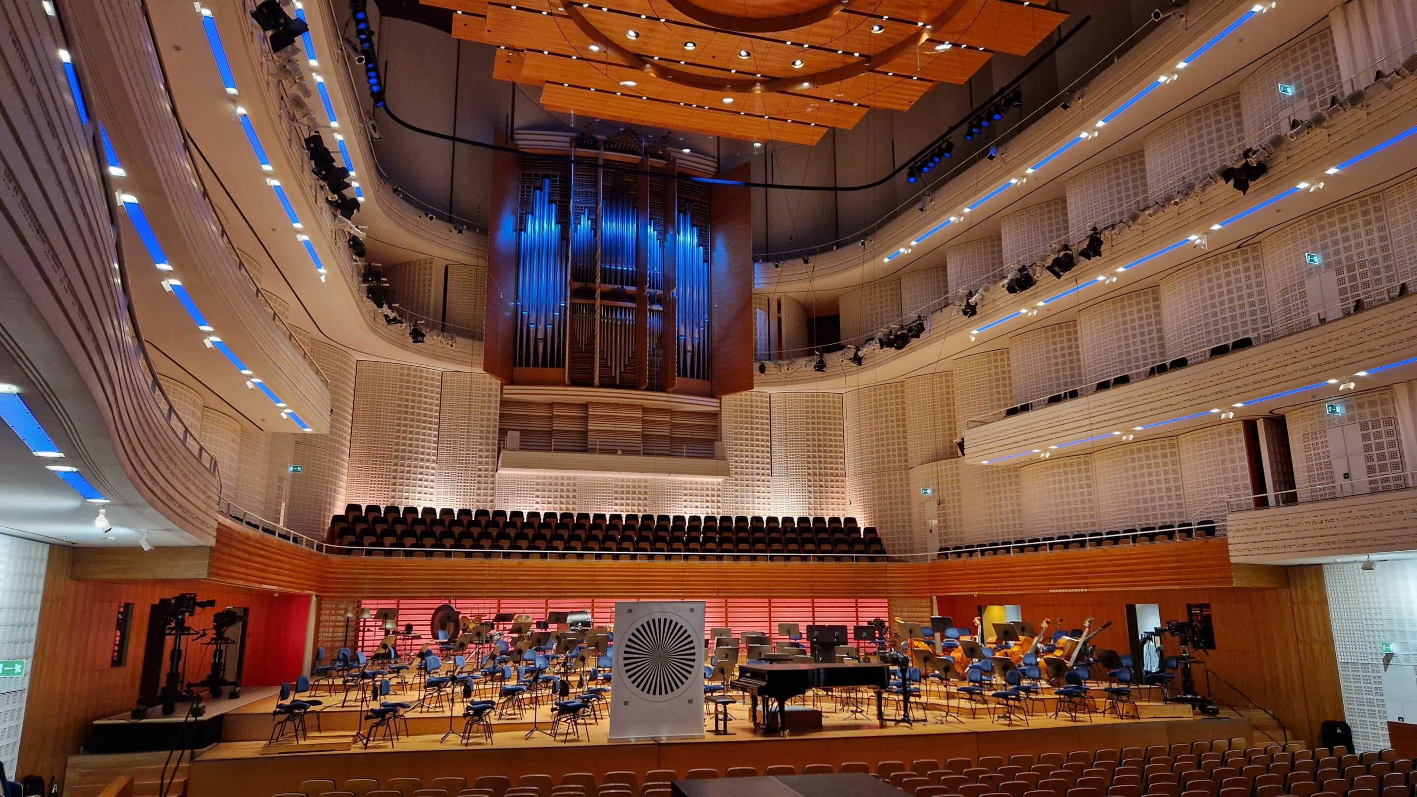 NC3 Produktionsfahrzeug vor dem KKL Luzern für Livestream-Produktion beim Lucerne Festival